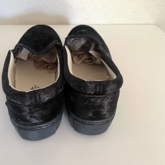 CHARLES ALBERT woman’s black slip on faux suede sneakers size- various - Picture 4 of 10